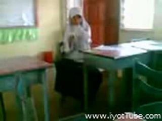 Βίντεο - malibog na classmate pinakita ang pepe sa αίθουσα διδασκαλίας