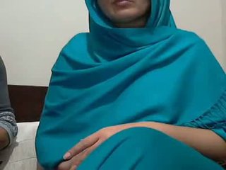 सेक्सी इंडियन aunty साथ lover possing उसकी बूब्स & p