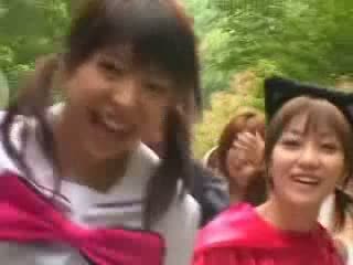 Adolescente orgía en japonesa autobús en picnic vídeo