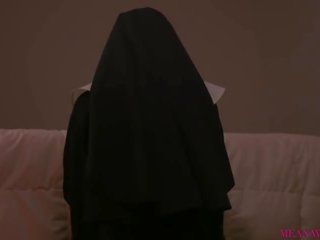 Demon possessed nonne sucks die soul aus von ihre schwanz - meana wolf