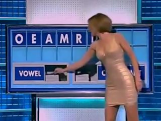 Rachel riley sprayed op gold zien door jurk: porno ae