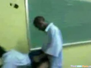 Negru student fucks classmate în clasă