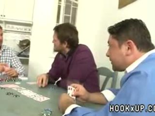 Alice takes o poker de cocks în ei