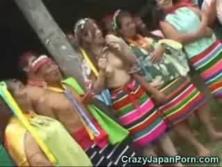 Japonsko v a papuan tribe!
