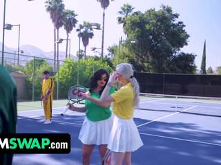 Tenisz játék -val szajha stepmoms leads hogy négyesben fuckfest orgia - kenzie taylor & mona azar - momswap