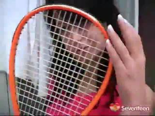 Sexually uneasy tennis ragazza