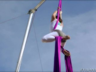 Belladonna keeps ella misma en forma doing aerial seda routines
