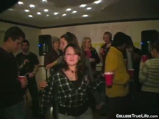 ingyenes fél videó, megnéz főiskola lányok thumbnail, college party