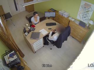 Zwei Dreckige Lesben Sielen Im Büro Mit Sextoys
