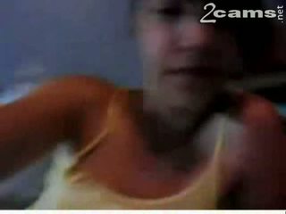 Chaud fille rubbing son minuscule pusy sur webcam