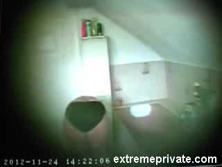 Catching min momen på gömd klotter i badrum video-