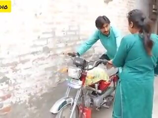 Desi bike sõitma naine koos a väga kuum perse, porno 83