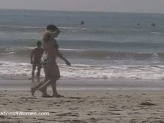 Reale lei vestita lui nudo momenti da socal spiaggia