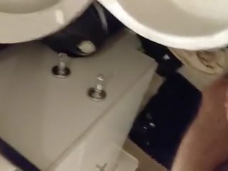 Toilet tiffani baik hati